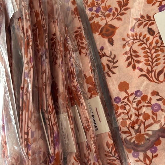 Meera table runner - Picture 7 of 9